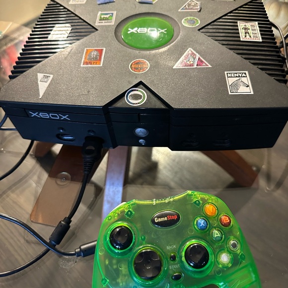 Console with Green Controller - Picture 4 of 4